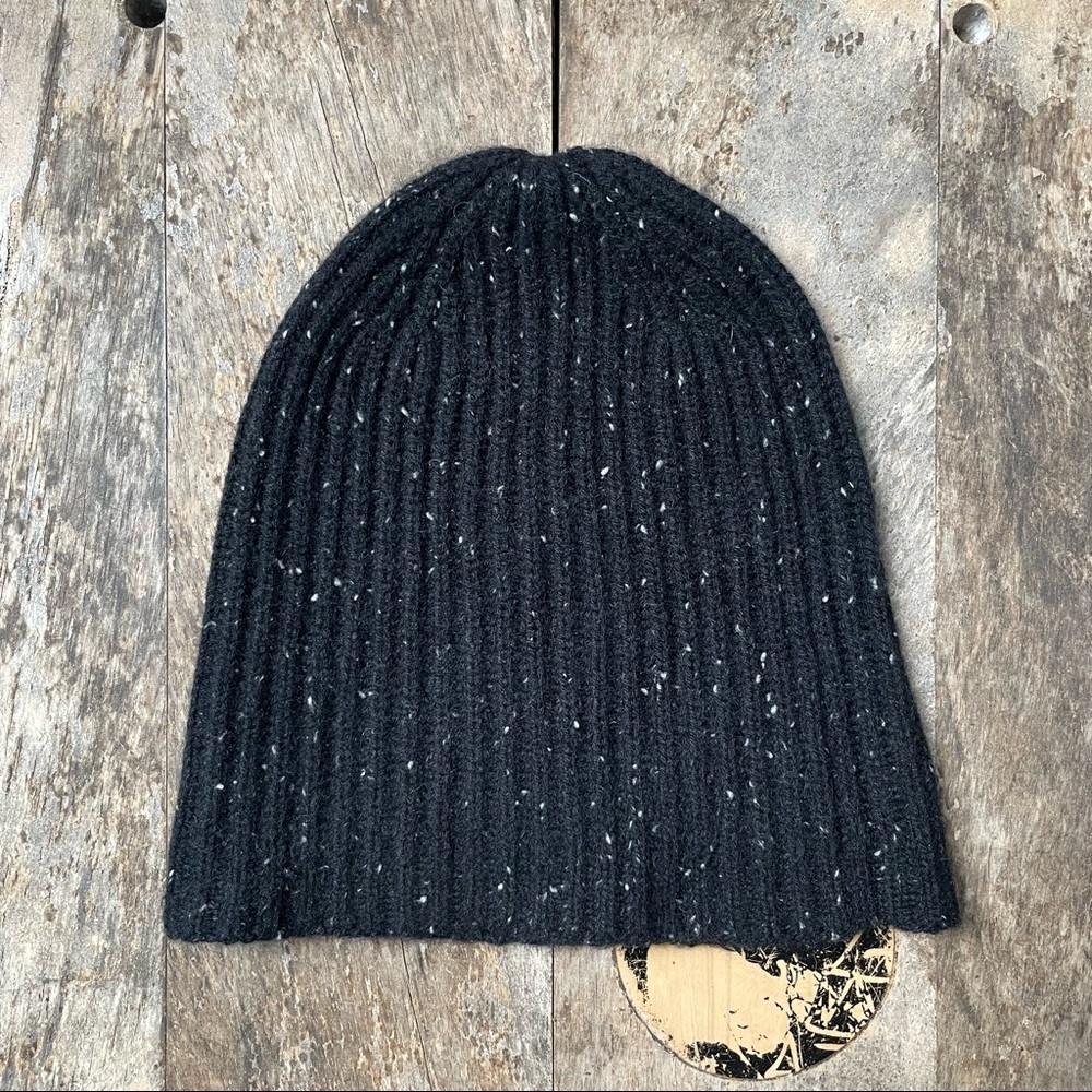 C by Bloomingdales 100% cashmere beanie